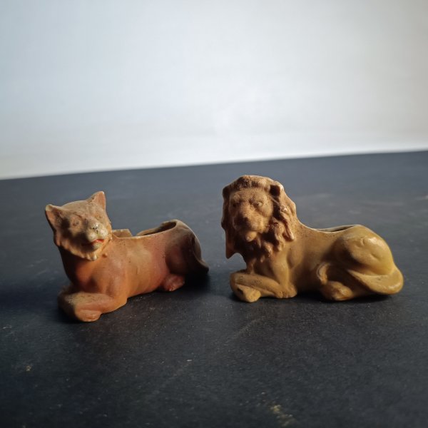 Coppia di animali in terracotta leone e  tigre epoca primi 900 