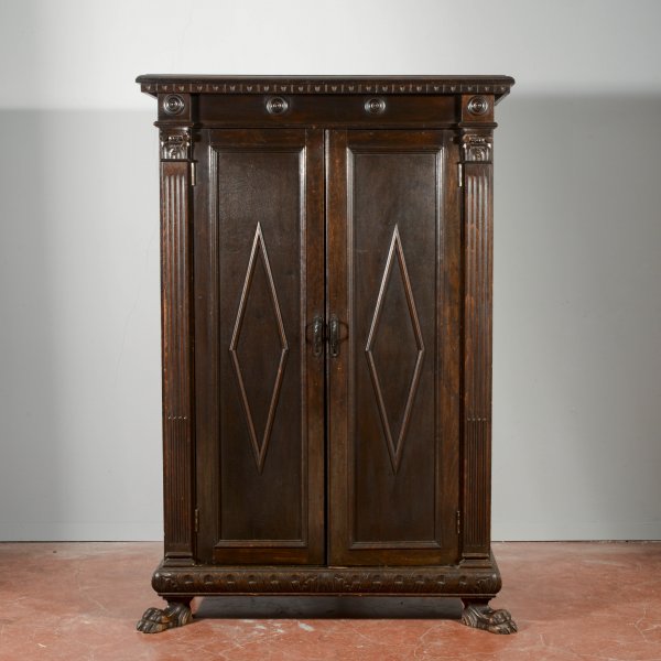 Armadietto stipo  libreria piedi leone con ripiani e cassetto stile rinascimento Italia epoca 1900