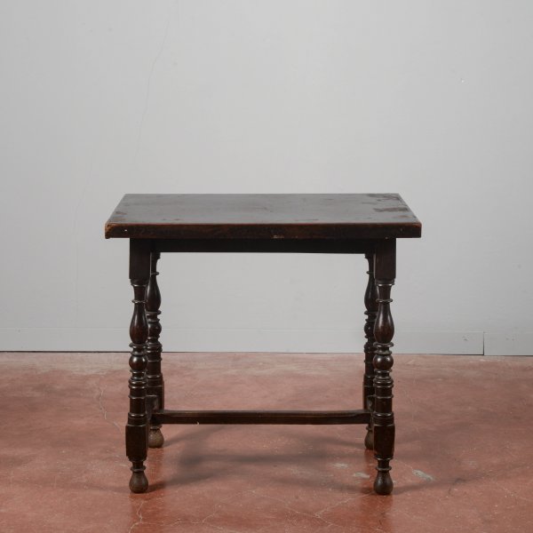 Tavolino salotto piedi torniti  stile neoclassico