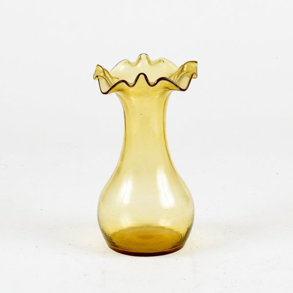 Vaso in vetro soffiato giallo inizio XX secolo