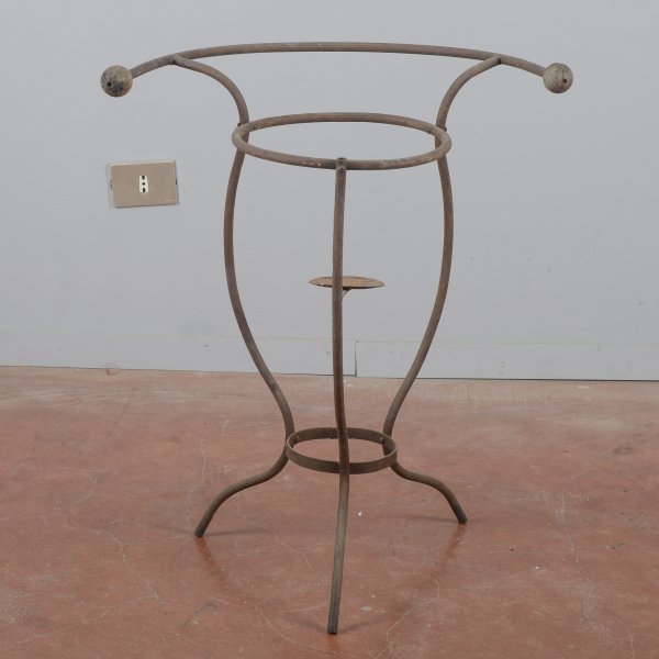 trespolo lavabo in ferro battuto fine XIX secolo