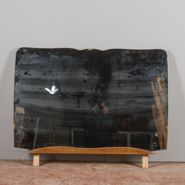 specchiera sagomata grande  con base in legno mid-century