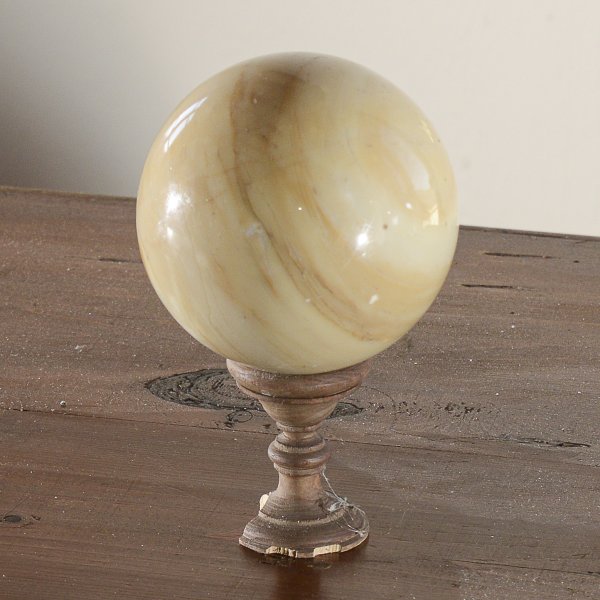  sfera in marmo con base
