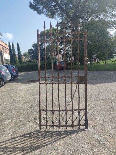 cancello in ferrobattuto