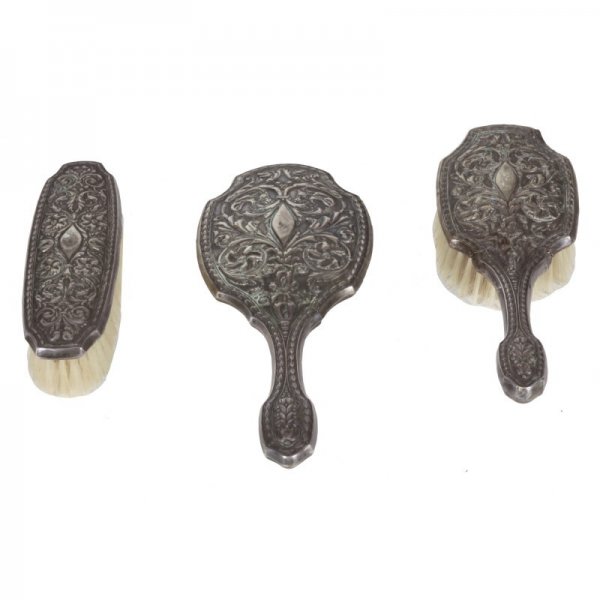SET DA TOLETTA SPAZZOLE E SPECCHIO IN METALLO NOBILE LAVORATO ITALIA PRIMO 900