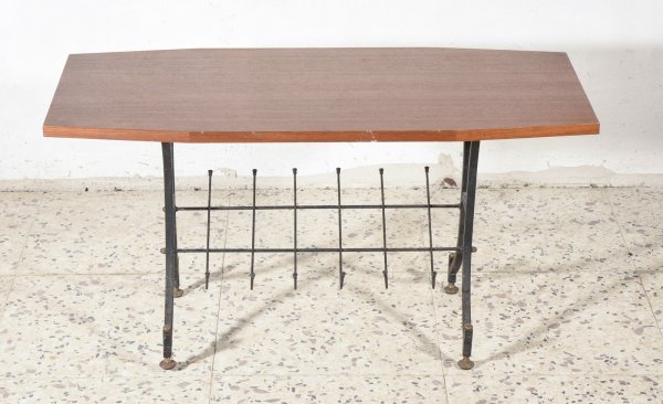 Tavolino da salotto in legno e ferro Italia 1960