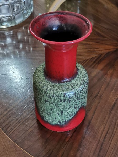 Vaso in ceramica rosso e verde marcato Jasba Germania 1960.