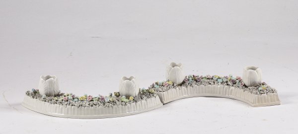 Centrotavola portacandele decorazione in ceramica bianca con decori floreali  colorati composta da due elementi ceramica L. Zortea Bassano 1960