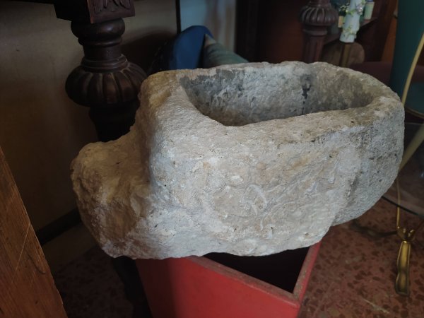 Vaschetta in pietra lavandino con volto scolpito Italia primo 900