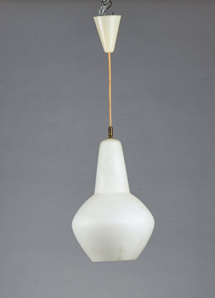 Lampadario vintage da soffitto con  vetro bianco opaco  Italia 1960