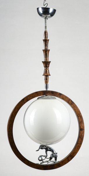 Lampadario art deco  con legno impellicciato noce con ballerina che sorregge la sfera di opalina