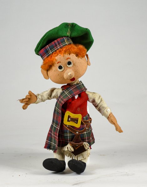 Pupazzo in stoffa vestito da scozzese giocattolo vintage  1970