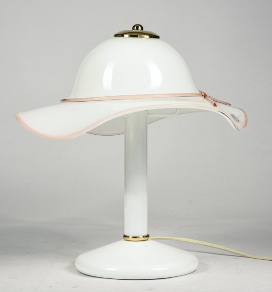 Lampada da tavolo Tiffany in vetro bianco di Murano a forma di cappello Italia 1970