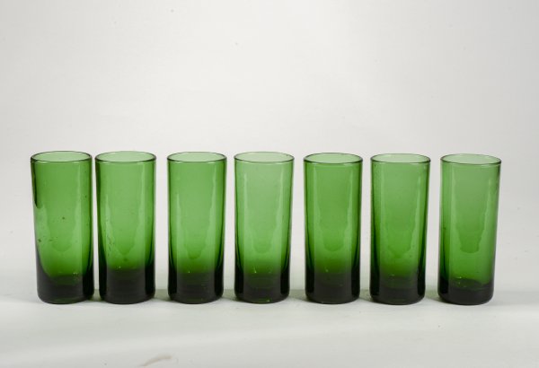 Set 7 bicchieri in vetro soffiato  vintage verdi epoca Art Decò