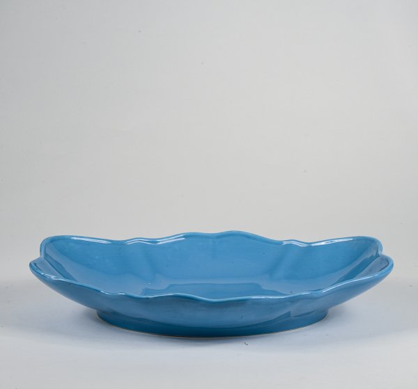 Vassoio piatto in ceramica smaltato azzurro 1960