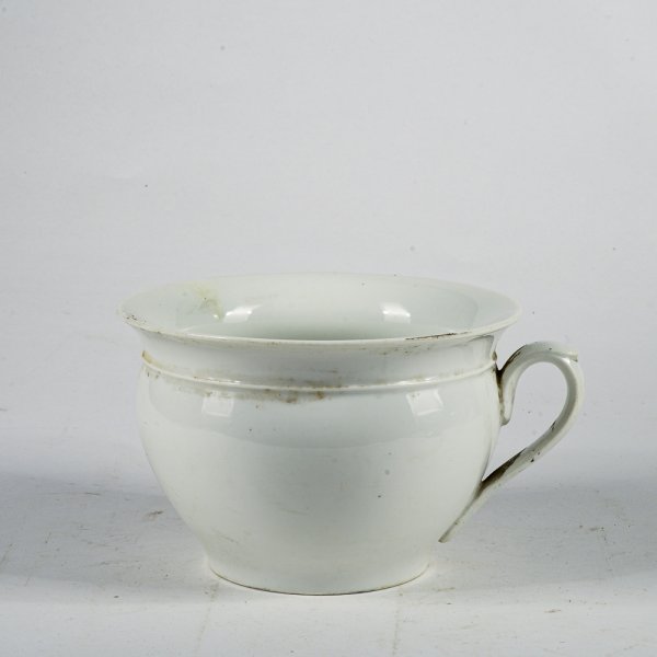 Vaso pitale da notte cash pot  in ceramica bianca  Italia epoca fine 1800 
