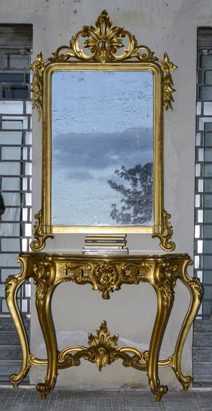 consolle con piano in marmo e specchieta in legno intagliato e dorato a foglia oro 