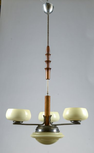 Lampadario art deco  con cappe in opalina Italia XX secolo
