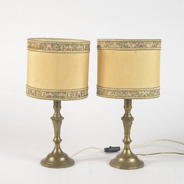 Coppia lampade in ottone lumi elettrificati  XX secolo